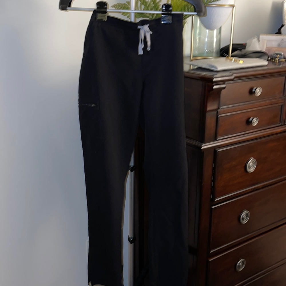 FIGS yola skinny scrub bottoms